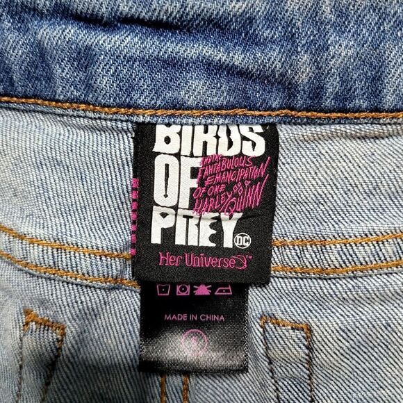 Her Universe Birds Of Prey Harley Quinn Distressed Denim Shorts Size 5 - Picture 7 of 8